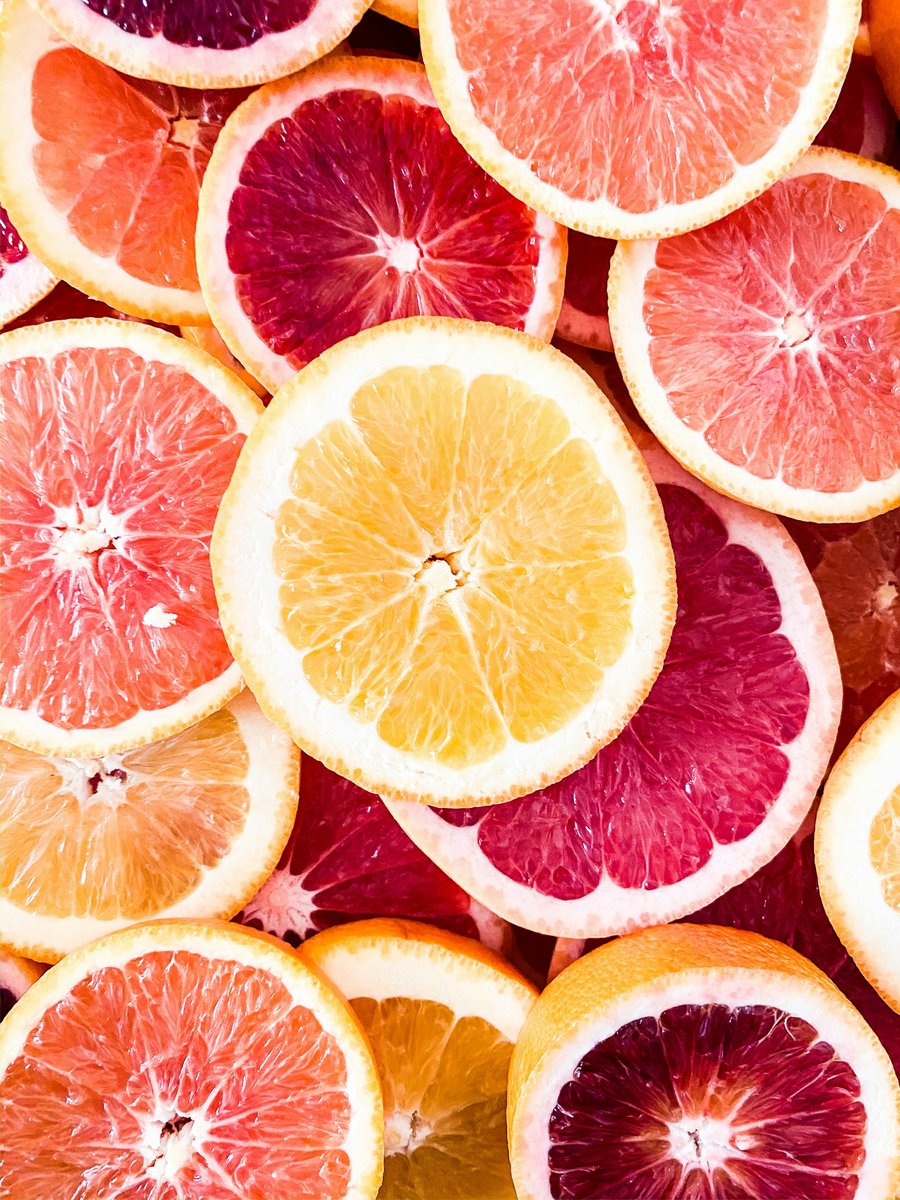 Rondelles d'oranges sanguines, de pamplemousses et de citrons vues de dessus